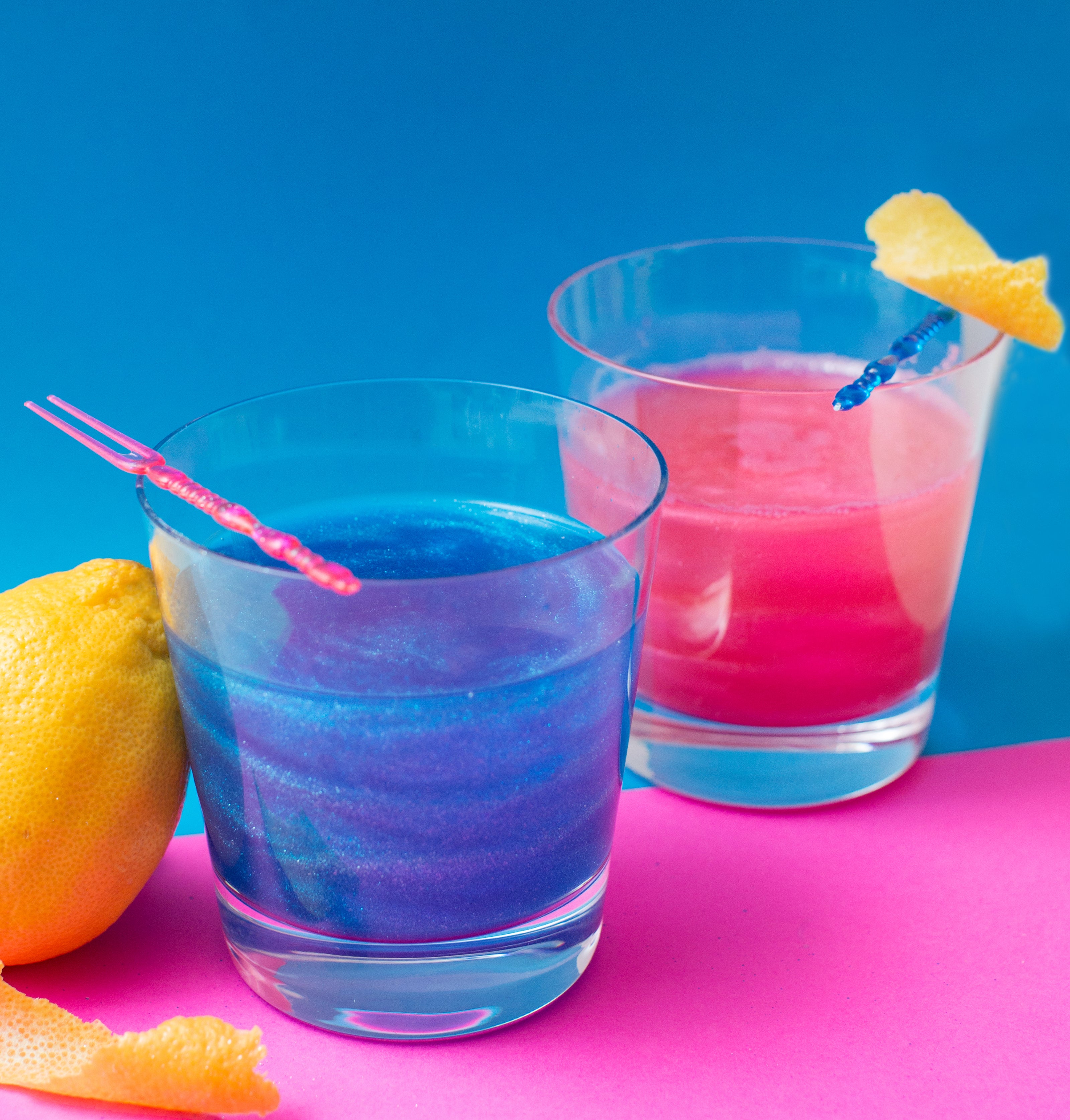 Edible blue glitter and edible pink glitter from Sugar Mama Shimmer. Edible glitter for drinks.
